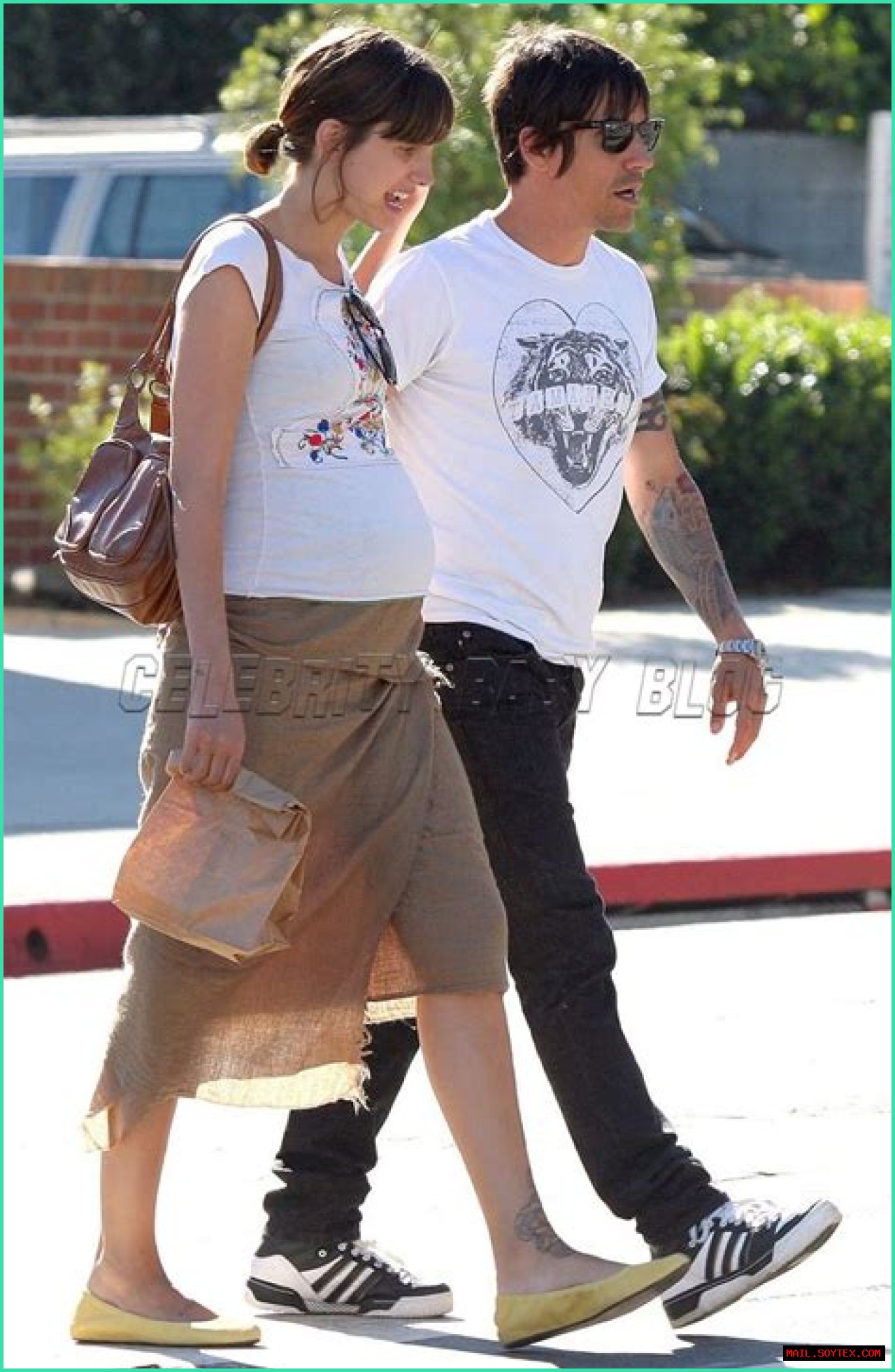 Unraveling The Mystery: Anthony Kiedis's 19-Year-Old Girlfriend